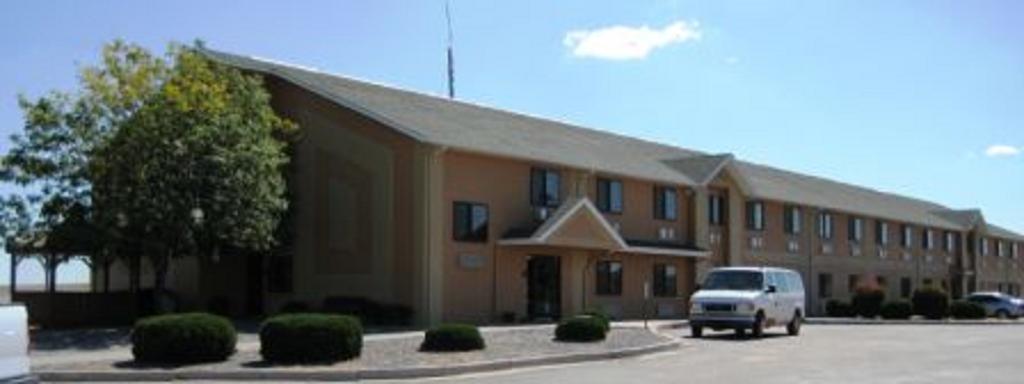 Travelodge By Wyndham Vaughn Exterior photo