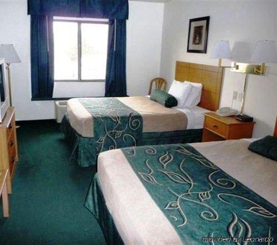 Travelodge By Wyndham Vaughn Room photo