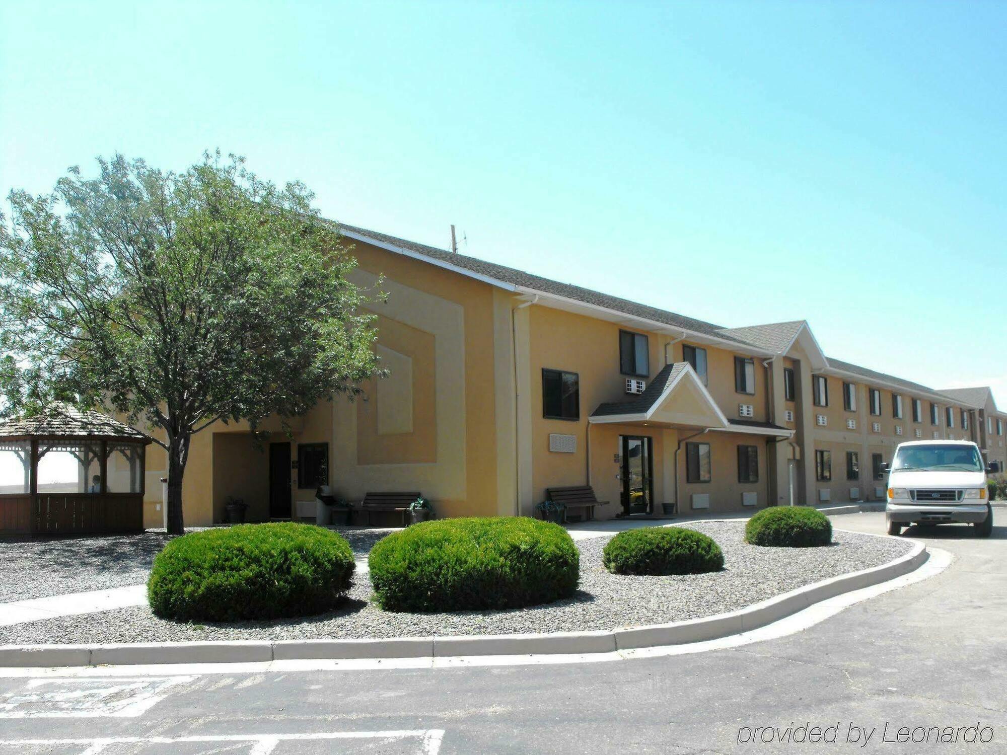 Travelodge By Wyndham Vaughn Exterior photo